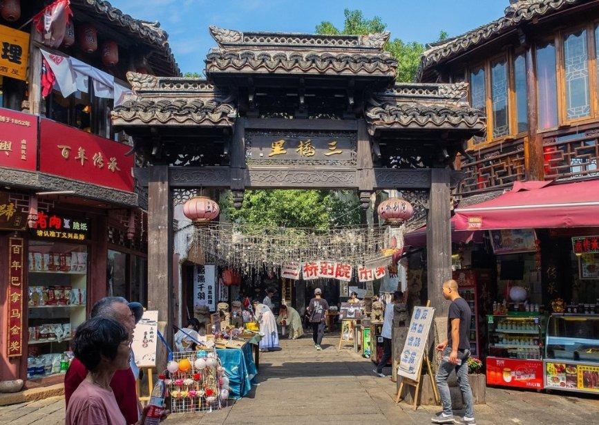 辽宁迎降雪天气，本溪市积极采取除雪措施，市民：效率高，比较满意